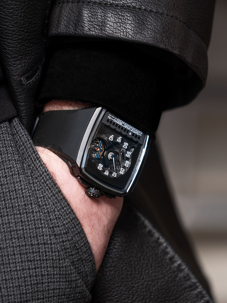 Linear Series 2_Lifestyle_03.jpg