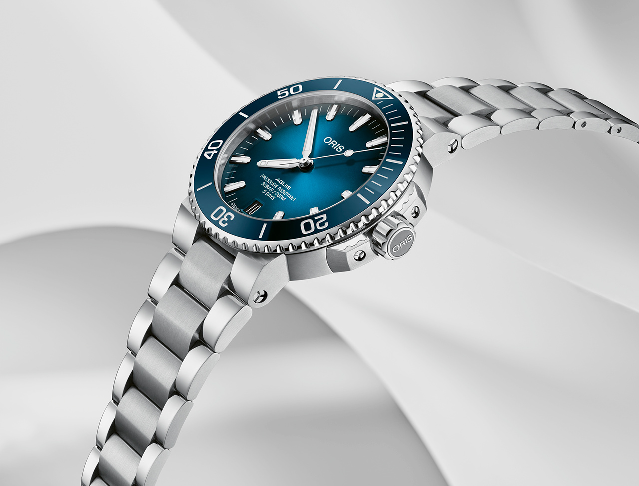 Aquis Date Calibre 400 43.5 mm