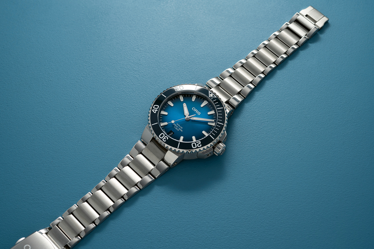 Aquis Date Calibre 400 41.5 mm