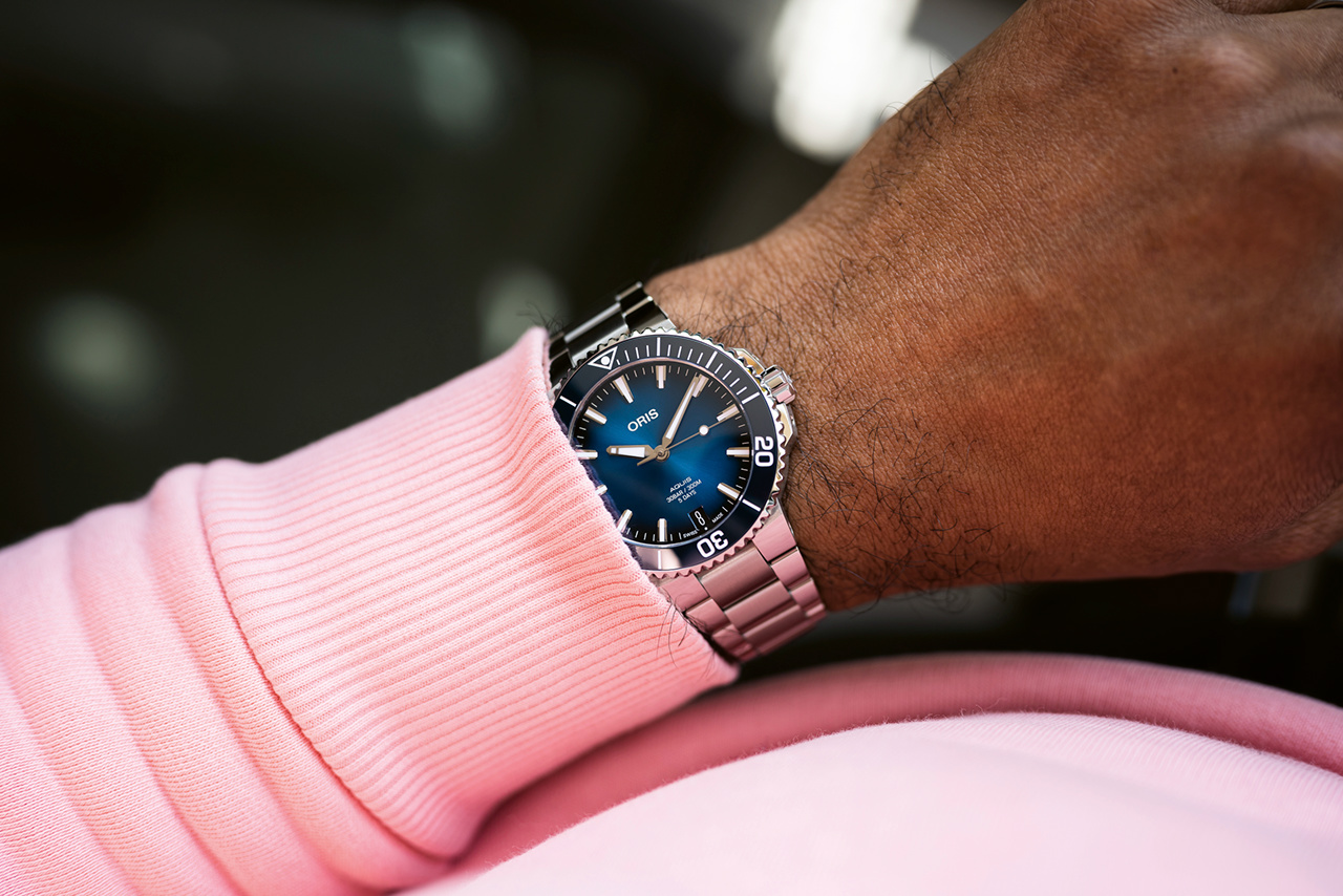 Aquis Date Calibre 400 41.5 mm