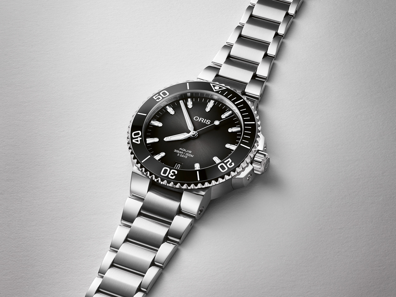 Aquis Date Calibre 400 41.5 mm