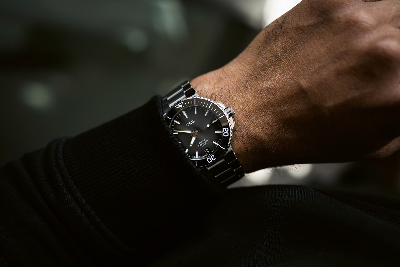 Aquis Date Calibre 400 41.5 mm