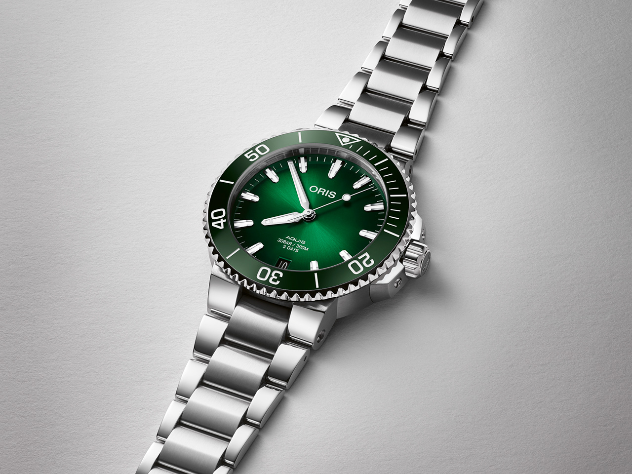 Aquis Date Calibre 400 41.5 mm
