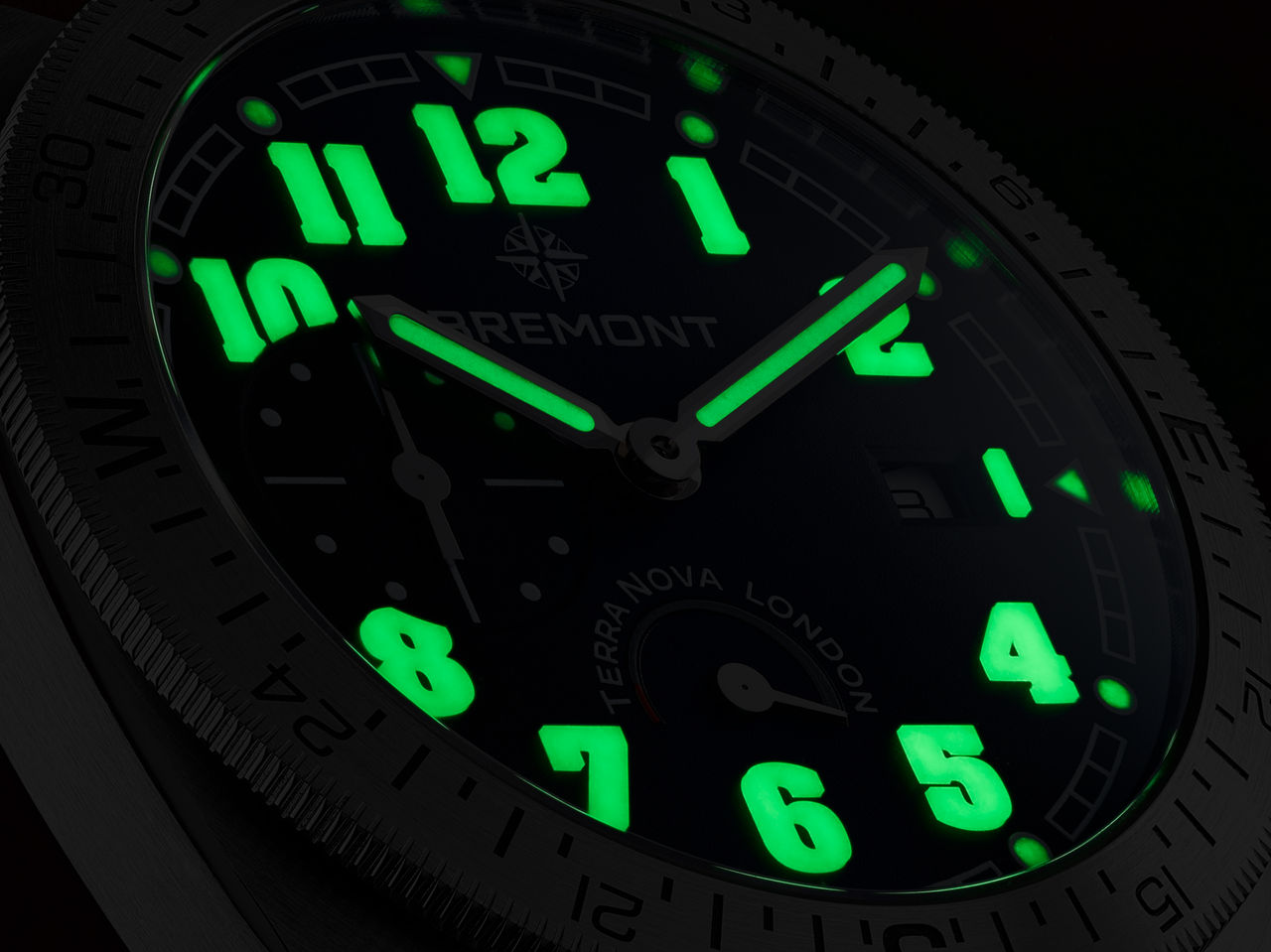 Bremont_TerraNova_40.5_Compass_BL_Lume.jpg
