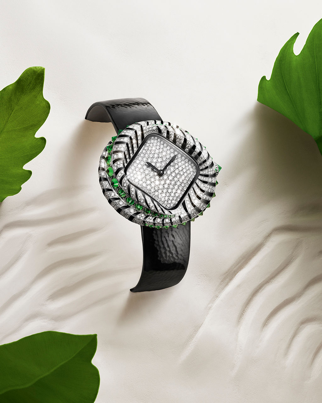 Cartier_animal-jewellery-watch-1_01-mobile.jpg