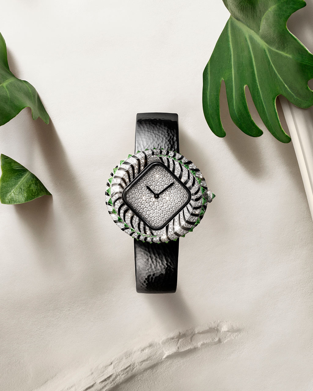 Cartier_animal-jewellery-watch-1_main_mobile.jpg