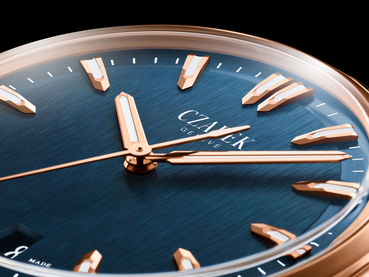 Czapek_Antarctique Mount Erebus_Deep Blue_Close up_.jpg