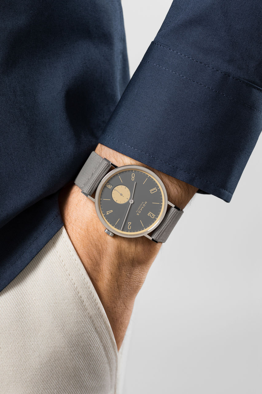 nomos_tangente-38-datum-haifischgrau-09.jpg
