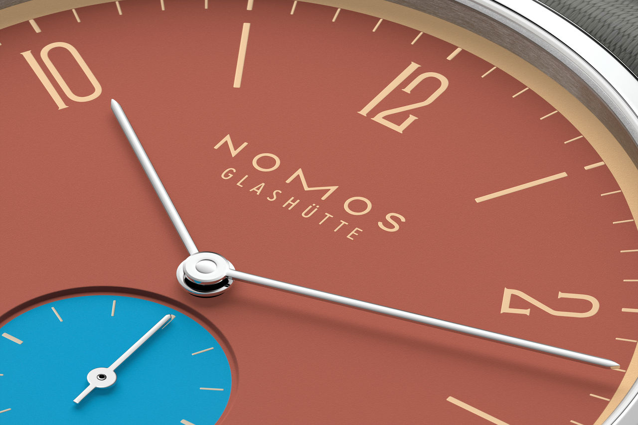 nomos_tangente-38-datum-ziegelblau-05.jpg
