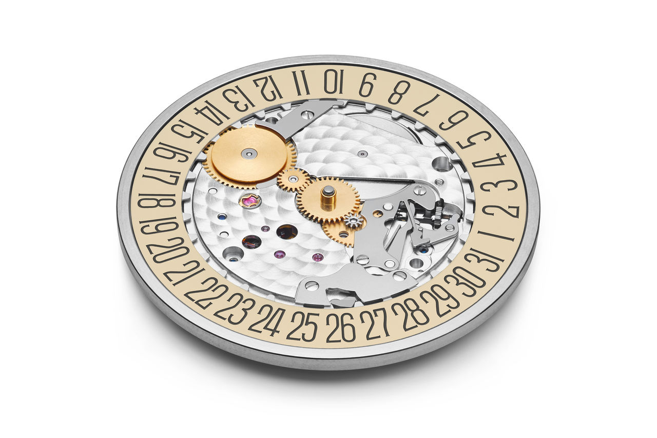 nomos_tangente-38-datum-ziegelblau-07.jpg
