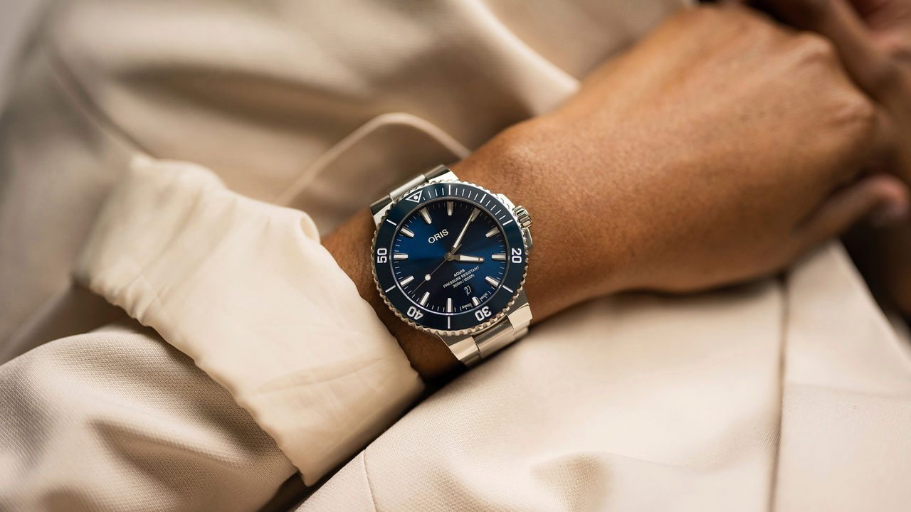 Aquis Date 432.5 mm - 01 733 7789 4135-07 8 23 04PEB.jpg