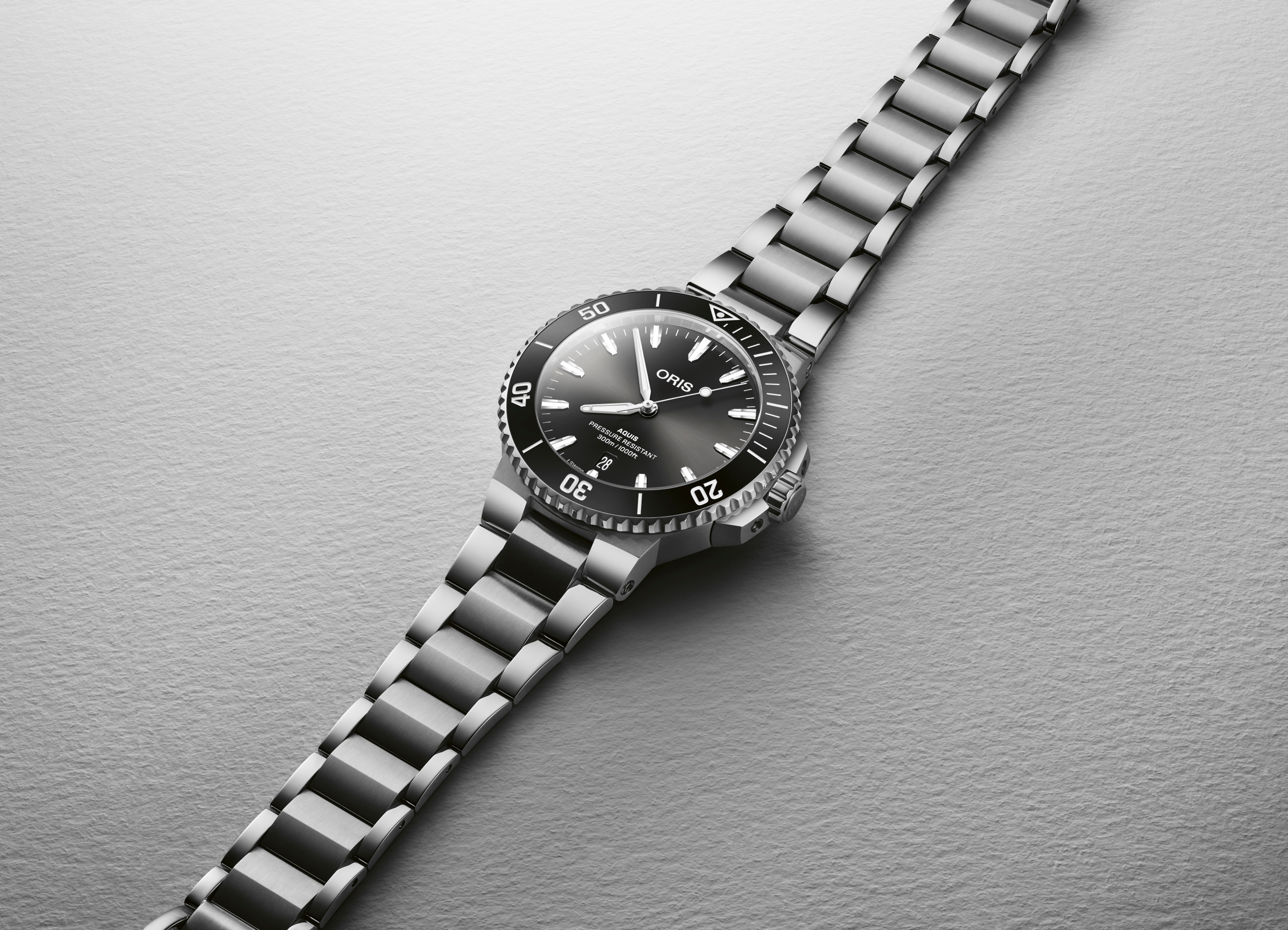 Aquis Date 43.5 mm - 01 733 7789 4154-07 8 23 04PEB.mp4