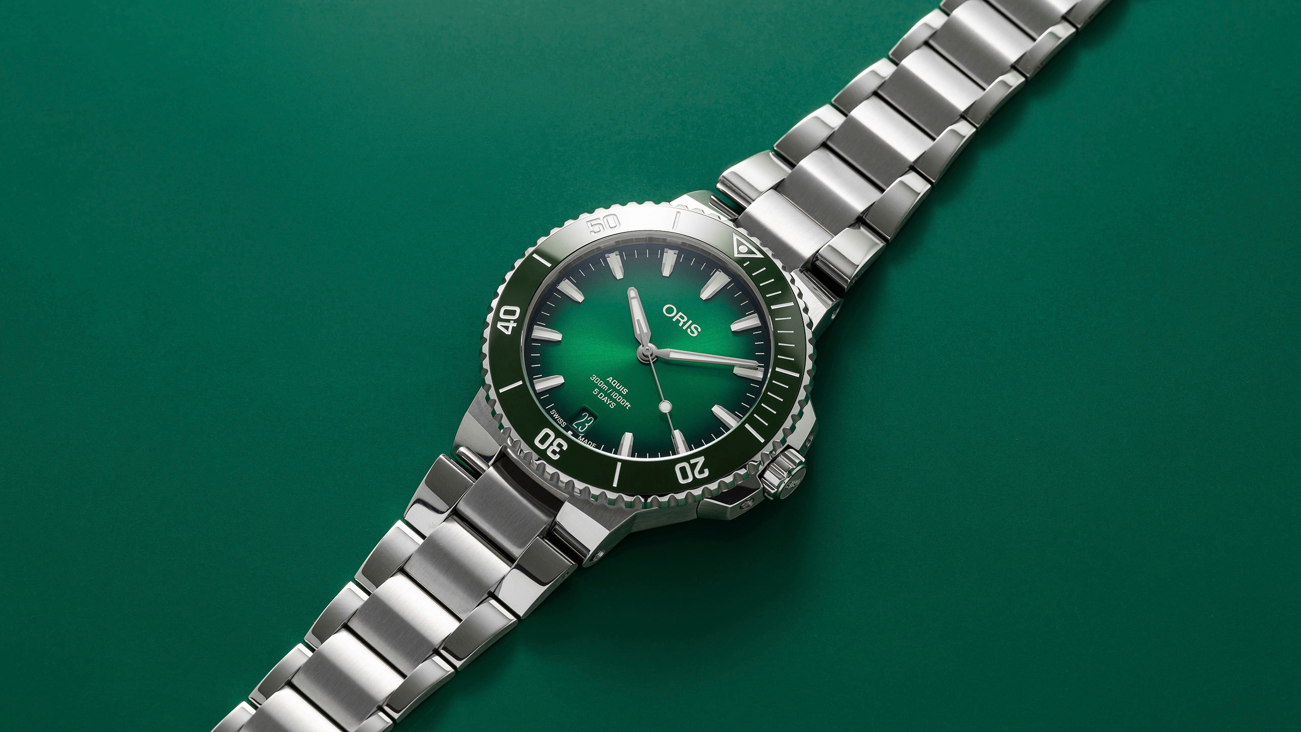 Aquis Date 43.5 mm - 01 733 7789 4157-07 8 23 04PEB.mp4