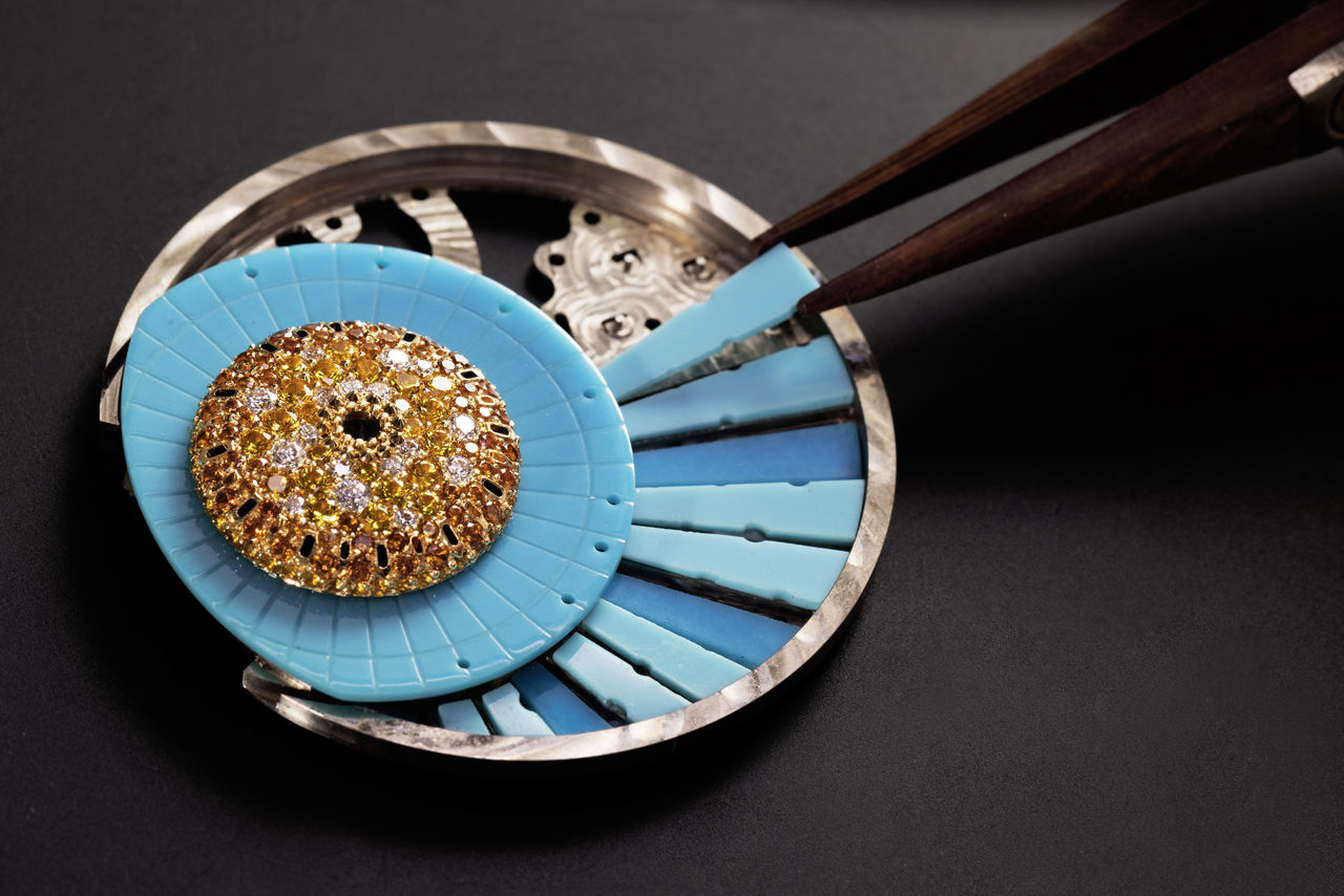 van-cleef-arpels-watches-and-wonders-2024-lady-arpels-jour-enchanté-VCARPBMA00-02.jpg