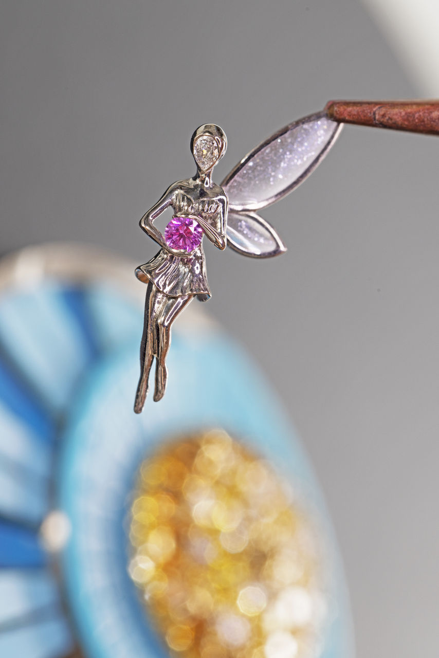 van-cleef-arpels-watches-and-wonders-2024-lady-arpels-jour-enchanté-VCARPBMA00-03.jpg