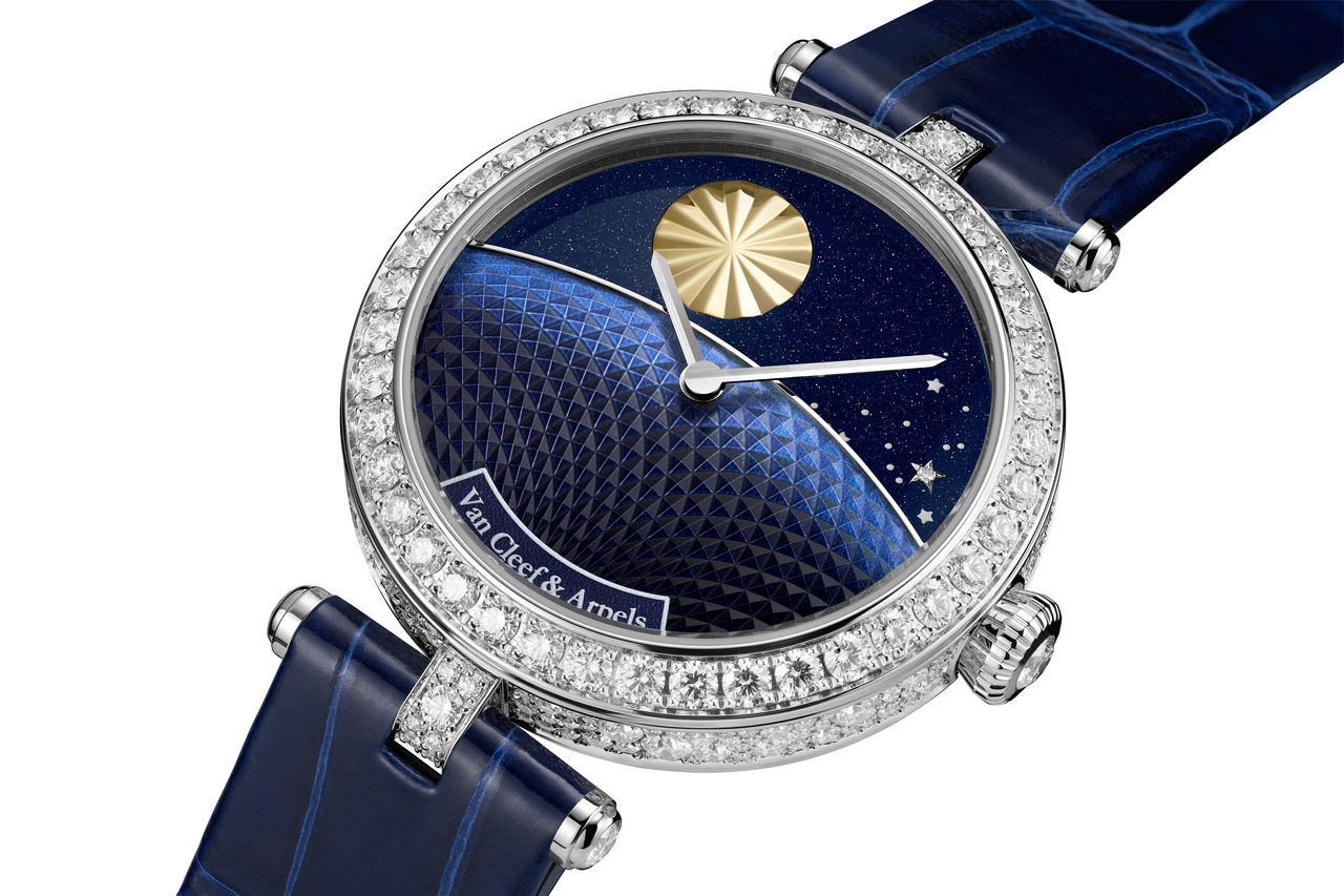 van-cleef-arpels-watches-and-wonders-2024-lady-jour-nuit-33mm-VCARPBKG00-03.png