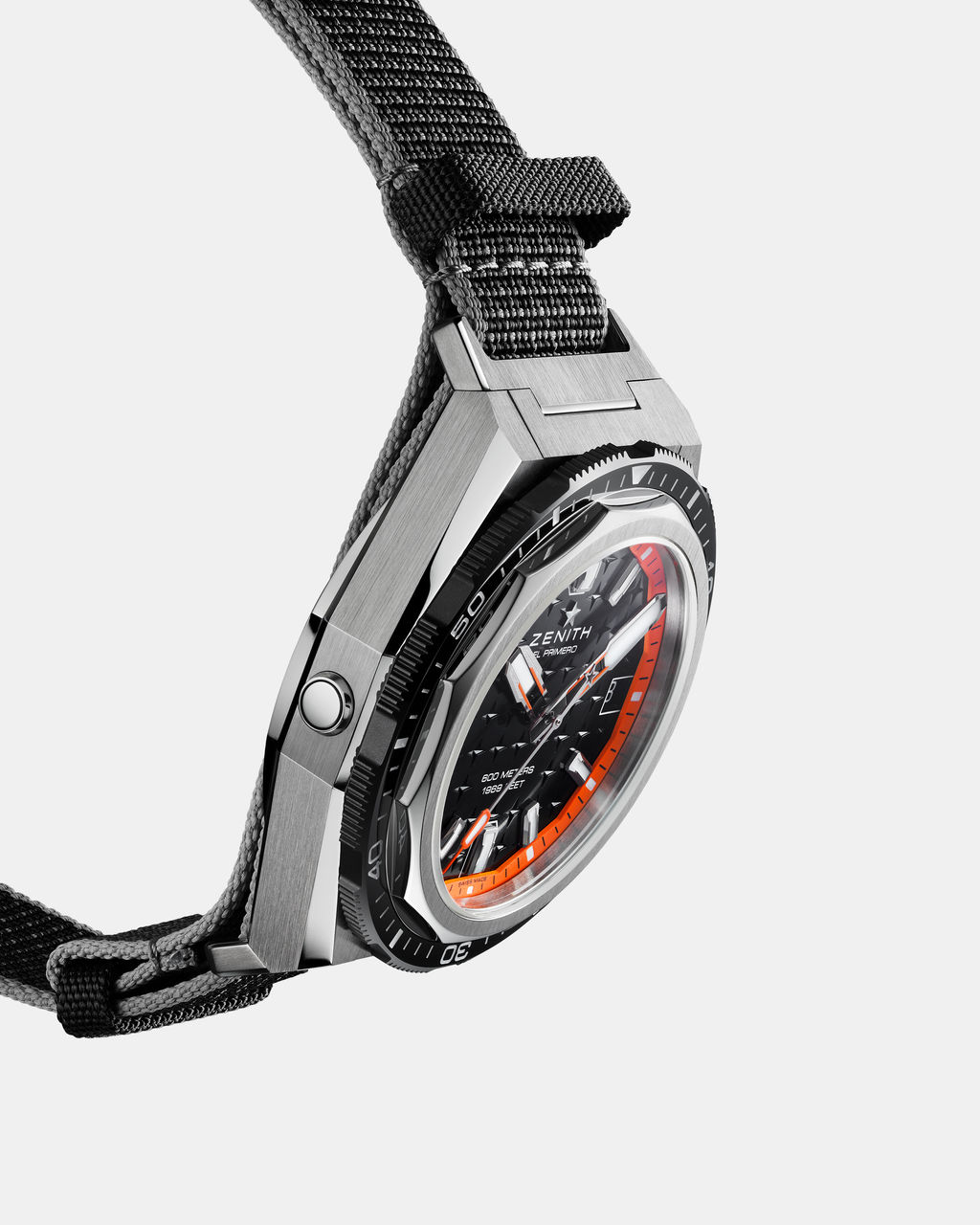 2-STILL-1_DEFY-Extreme-Diver_95.9600.3620.21.I100_4x5.jpg
